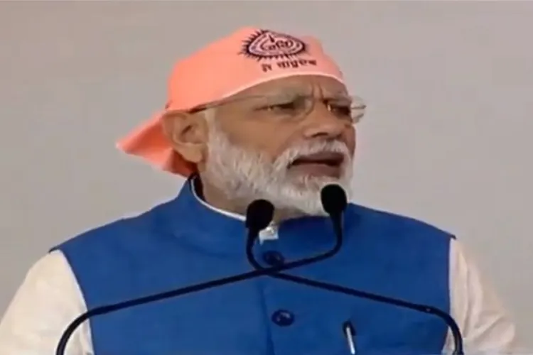 PM Modi in Varanasi: 'काशी को नए भारत की नई ऊर्जा का केंद्र बनाने में हम आज सफल हुए है' वाराणसी पहुंचे पीएम नरेंद्र मोदी, कई योजनाओं का किया शिलान्यास- India TV Hindi