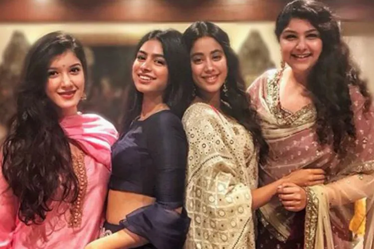 जाह्नवी कपूर के बाद उनकी बहन शनाया कपूर की भी होगी बॉलीवुड में एंट्री, जानें डिटेल्स Janhvi Kapoor's cousin Shanaya Kapoor all set to make Bollywood debut as an assistant director- India TV Hindi