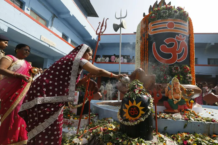 Maha Shivratri: पूरे देश में कुछ इस तरह मनाया जा रहा है महा शिवरात्रि का पर्व, देखें तस्वीरें Maha Shivratri- India TV Hindi
