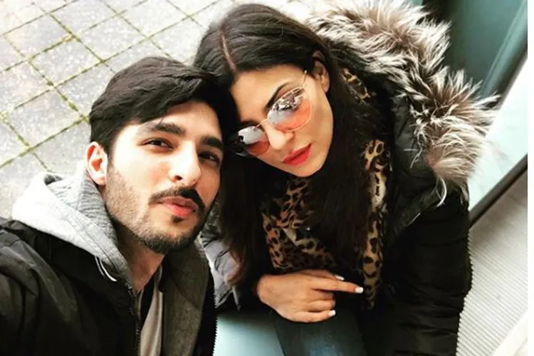 सुष्मिता सेन ने लंदन एयरपोर्ट से बॉयफ्रेंड रोहमन शॉल संग शेयर की सेल्फी Sushmita Sen , Rohman Shawl- India TV Hindi