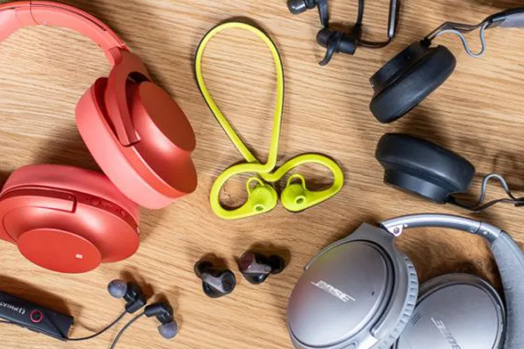 क्या वायरलेस हेडफोन के कारण हो सकता है कैंसर? जानें स्टडी wireless headphone- India TV Hindi