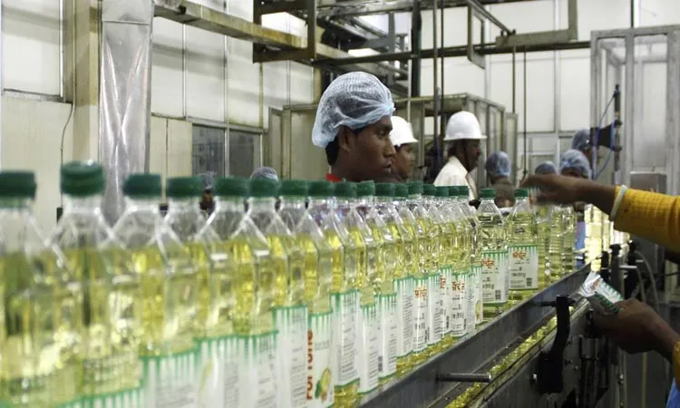 नेपाल की वजह से भारतीय किसान और तेल उद्योग मुश्किल में, बड़ी मात्रा में हो रहा है ड्यूटी-फ्री खाद्य तेल का आयात edibles oil industry- India TV Paisa