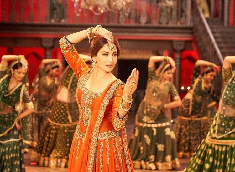 Tabaah Ho Gaye- 'कलंक' से रिलीज हुआ माधुरी दीक्षित का गाना, कोरियोग्राफर्स सरोज खान-रेमो डिसूजा पर भड़के फैन्स <p>Tabaah Ho Gaye</p>- India TV Hindi