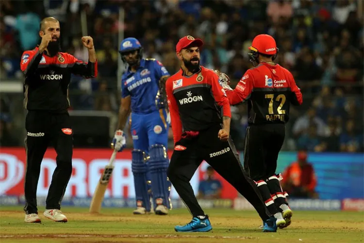 मुंबई इंडियंस बनाम रॉयल चैलेंजर्स बैंगलोर Highlights: क्विंटन डिकॉक (40) के बाद हार्दिक पांड्या (16 गेंदों में 37 रन) की तूफानी पारी, मुंबई ने आरसीबी को 5 विकेट से हराया लाइव क्रिकेट स्कोर, मुंबई इंडियंस बनाम रॉयल चैलेंजर्स बैंगलोर आईपीएल मैच स्कोर अपडेट्स- India TV Hindi