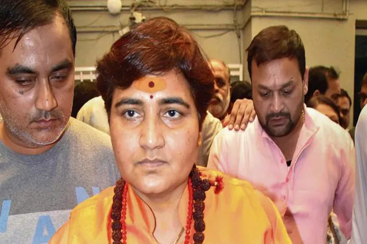 साध्वी प्रज्ञा ठाकुर ने कांग्रेस नेता दिग्विजय को बताया आतंकी Sadhvi Pragya Singh Thakur- India TV Hindi