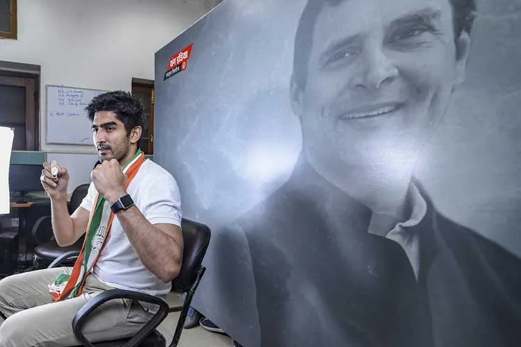 टिकट की कहानी: राहुल संग विजेंदर की दोस्ती, जानें क्या है टिकट मिलने की वजह <p>Boxer and Congress candidate from South Delhi...- India TV Hindi
