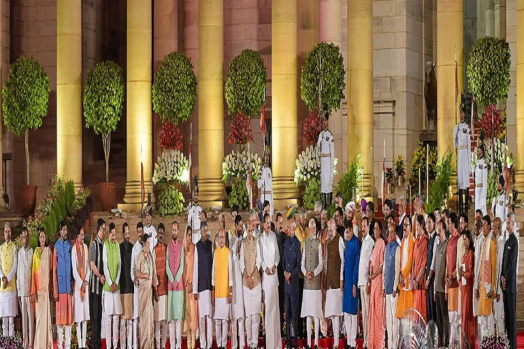 शुक्रवार शाम 5 बजे साउथ ब्लॉक में होगी नरेंद्र मोदी कैबिनेट की पहली बैठक <p>नरेंद्र मोदी...- India TV Hindi