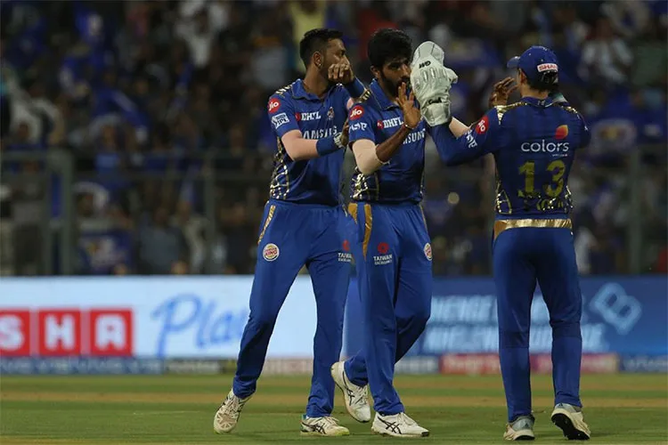 MI vs SRH Highlights: सुपर ओवर में सनराइजर्स हैदराबाद को हराकर प्लेऑफ में पहुंचने वाली तीसरी टीम बनी मुंबई इंडियंस लाइव क्रिकेट स्कोर मुंबई इंडियंस बनाम सनराइजर्स हैदराबाद MI vs SRH Live Score आईपीएल 2019 - India TV Hindi