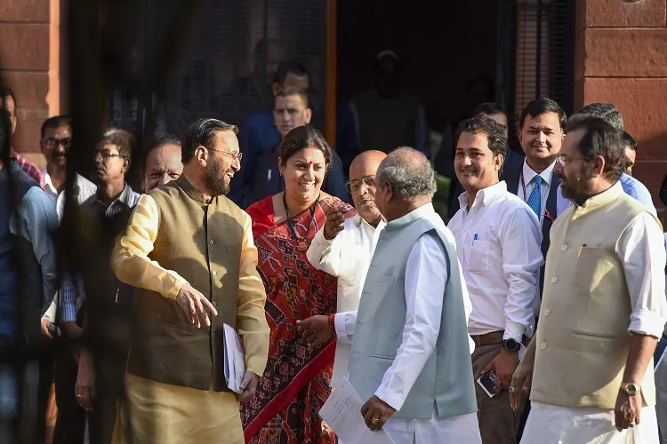 स्मृति ईरानी ने गांधी परिवार के गढ़ अमेठी में इस तरह गढ़ी जीत की कहानी! smriti irani- India TV Hindi