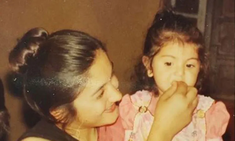Happy Mother's Day 2019: अनुष्का शर्मा, कृति सैनन सहित इन बॉलीवुड सेलेब्स ने इस अंदाज में अपनी मां को किया विश Happy Mother's Day 2019- India TV Hindi
