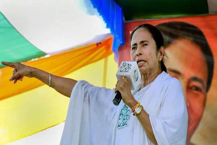 Lok Sabha Chunav 2019: पीएम मोदी पर ममता बनर्जी का पलटवार, बोलीं - आपकी छाती 56 इंच की है, कैसे मार सकती हूं आपको थप्पड़? <p>पीएम नरेंद्र मोदी पर...- India TV Hindi