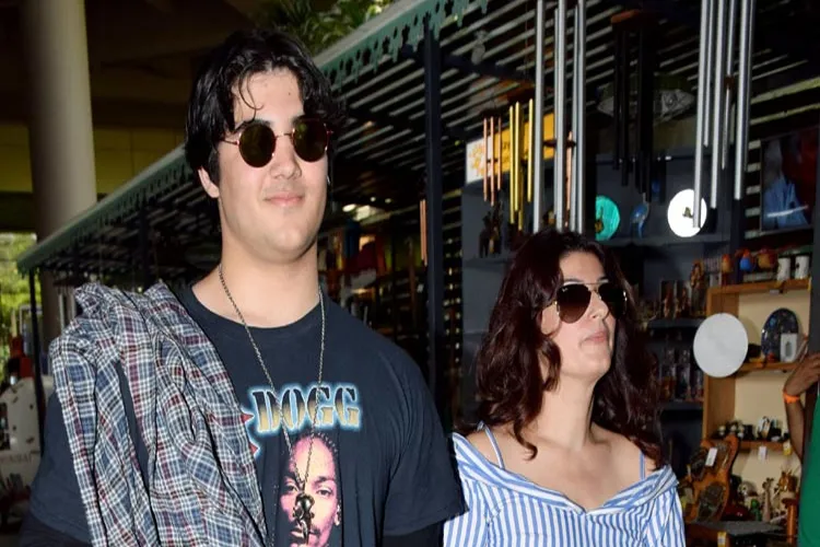 अक्षय कुमार का बेटा आरव अपने हेयर स्टाइल को लेकर हुआ ट्रोल, यूजर्स ने किए भद्दे कमेंट <p>अक्षय कुमारा के बेटे...- India TV Hindi