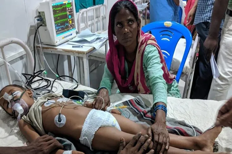 चमकी बुखार से बिहार में गई 108 बच्चों की जान, जानें इसके लक्षण, बचाव और इलाज <p>चमकी बुखार</p>- India TV Hindi