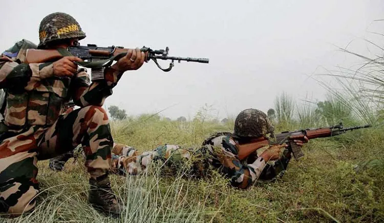 जम्मू कश्मीर: बारामुला जिले में मुठभेड़ जारी, सुरक्षाबलों ने ढेर किया एक आतंकी <p>encounter </p>- India TV Hindi