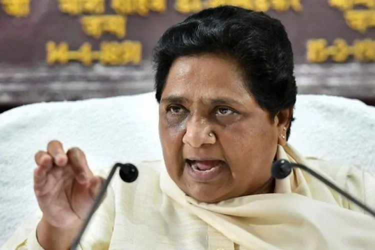 अखिलेश को झटका देकर यूपी के उपचुनाव में इसलिए अकेले उतर रही हैं मायावती! BSP Supremo Mayawati | PTI File- India TV Hindi