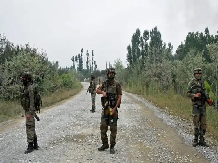 जम्मू कश्मीर: पुलवामा के तुमलुहाल में सुरक्षाबलों ने शुरू किया सर्च ऑपरेशन, आतंकियों के छिपे होने की आशंका <p>Jammu Kashmir</p>- India TV Hindi