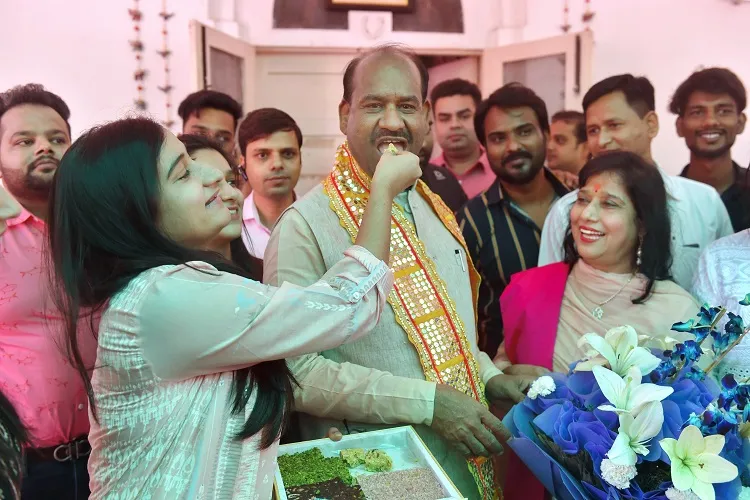 जानिए कौन हैं ओम बिरला, जिनका लोकसभा स्पीकर बनना है तय om birla famila- India TV Hindi