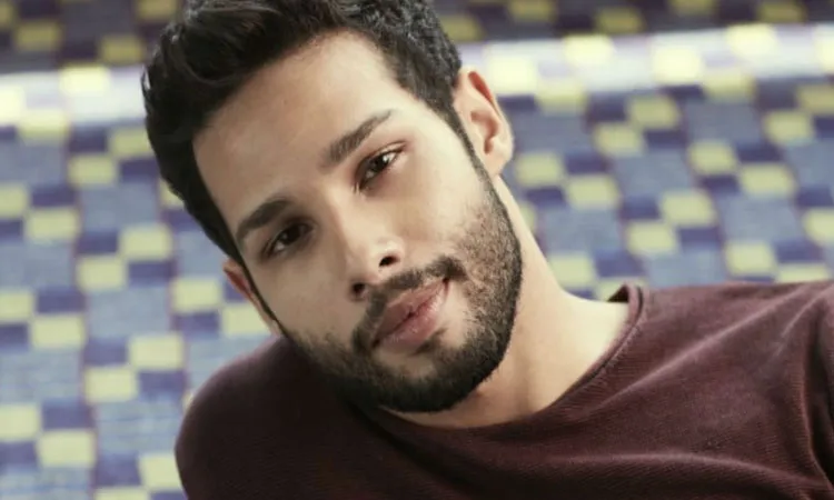 'गली बॉय' फेम सिद्धांत चतुर्वेदी ने बताया इसलिए वो दोबारा नहीं बन सकते एमसी शेर <p>सिद्धांत चतुर्वेदी</p>- India TV Hindi