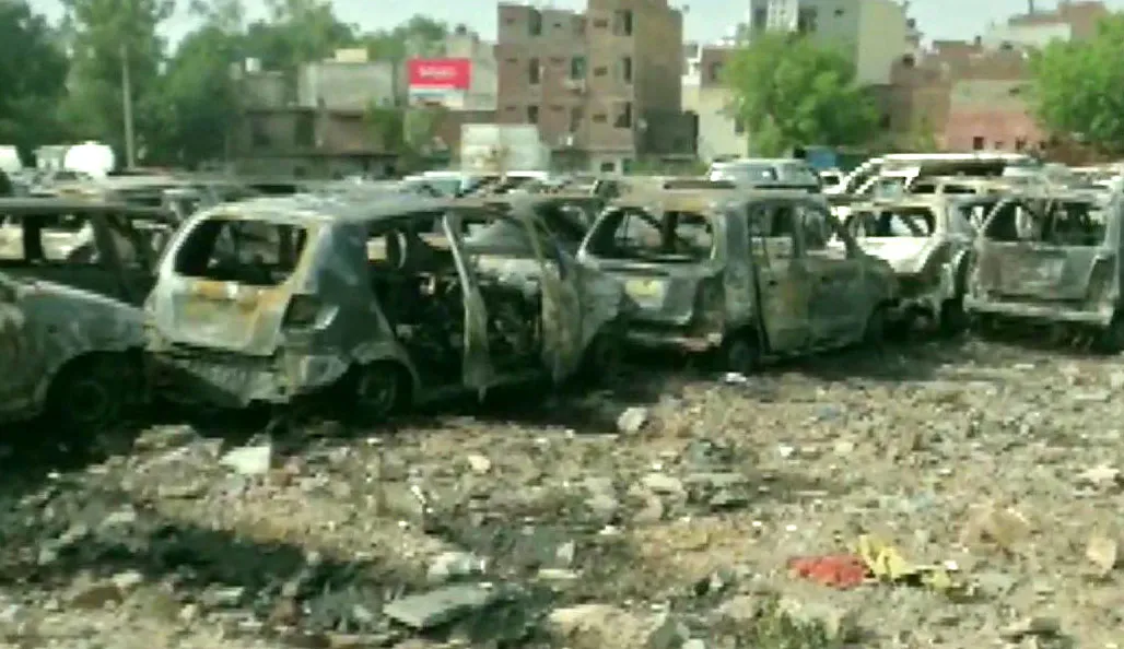 दिल्ली के सागरपुर पुलिस थाने के यार्ड में भीषण आग, 50 कारें जलकर खाक <p>Delhi Fire</p>- India TV Hindi