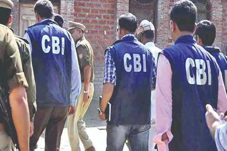 सीबीआई ने 1114.06 करोड़ रुपए के बैंक फ्रॉड मामले में 18 राज्यों में 50 जगहों पर की छापेमारी <p>CBI raids 50 places across India over bank loan fraud</p>- India TV Hindi