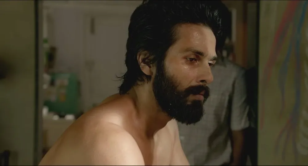 Kabir Singh Box Office Collection Day 17: शाहिद कपूर की 'कबीर सिंह' ने 'उरी' और 'गली ब्वॉय' को भी छोड़ा पीछे, बन गई अभी तक की सबसे ज्यादा कमाई करने वाली फिल्म <p>कबीर सिंह</p>- India TV Hindi