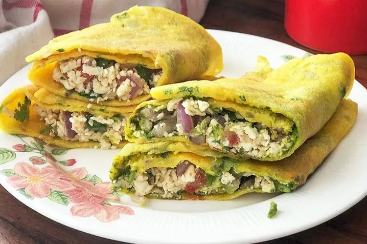 Recipe: घर पर मिनटों में बनाएं टेस्टी एंड हेल्दी 'पनीर मूंग दाल चीला', यह है बनाने की विधि <p>पनीर मूंग दाल चीला</p>- India TV Hindi