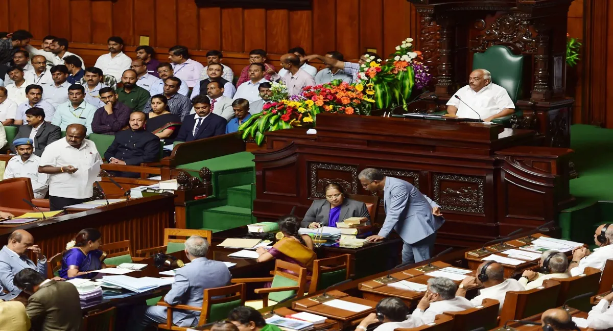 कर्नाटक संकट: विश्वासमत पर फैसला सोमवार तक के लिए टला <p>कर्नाटक विधानसभा</p>- India TV Hindi