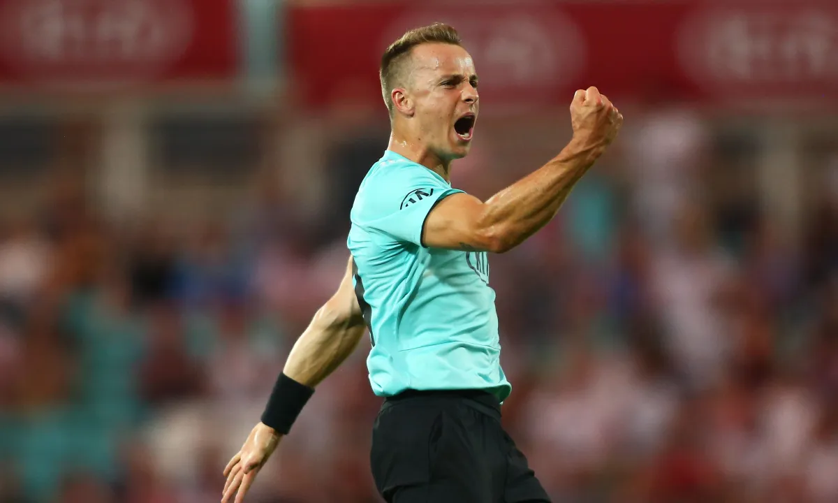 टॉम कुरेन की 'हैट्रिक' के चलते 44 रन पर ढेर हुई ग्लेमोर्गन की टीम, सर्रे ने हासिल की पहली जीत Tom Curran- India TV Hindi