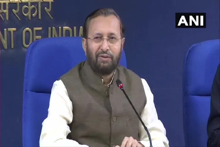 केंद्रीय कैबिनेट ने कंपनी कानून में 43 संशोधनों को मंजूरी दी, जानिए क्या हुए बदलाव Union Minister Prakash Javadekar- India TV Paisa