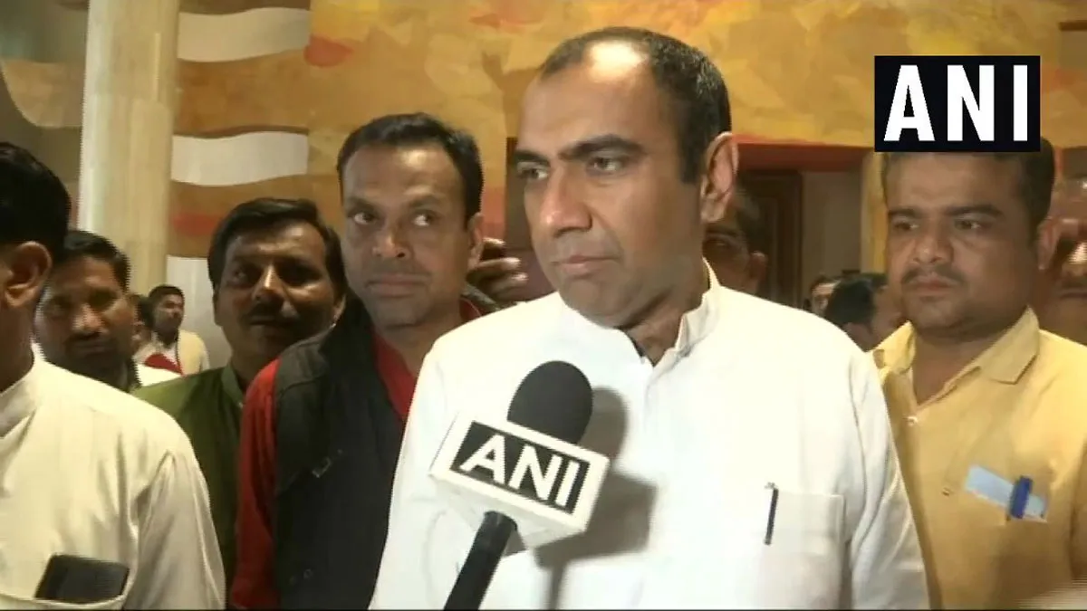 मध्यप्रदेश के बिजली मंत्री प्रियव्रत सिंह की प्रेस कांफ्रेंस में बिजली गुल हुई, निर्बाध सप्लाई पर उठे सवाल <p>Madhya Pradesh Electricity Minister Priyavrat Singh's...- India TV Hindi