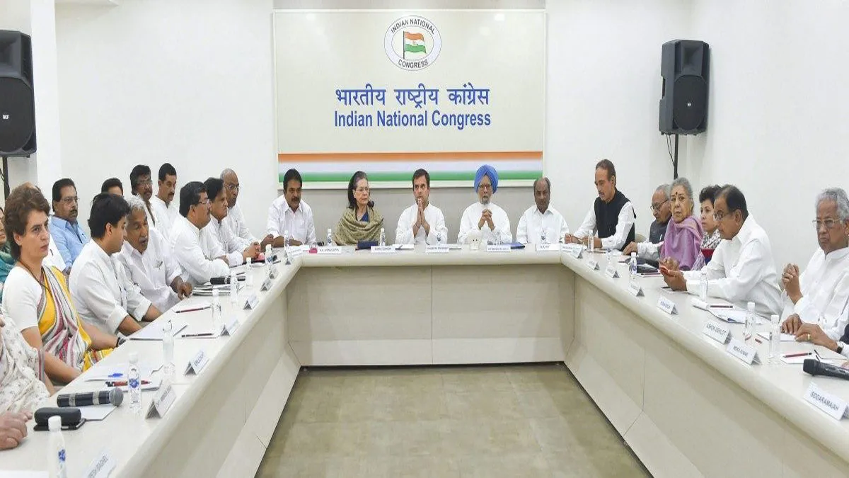 कांग्रेस कार्य समिति की 10 अगस्त को बैठक, नए अध्यक्ष पर चर्चा की उम्मीद <p>Congress to hold CWC meeting on 10 August</p>- India TV Hindi