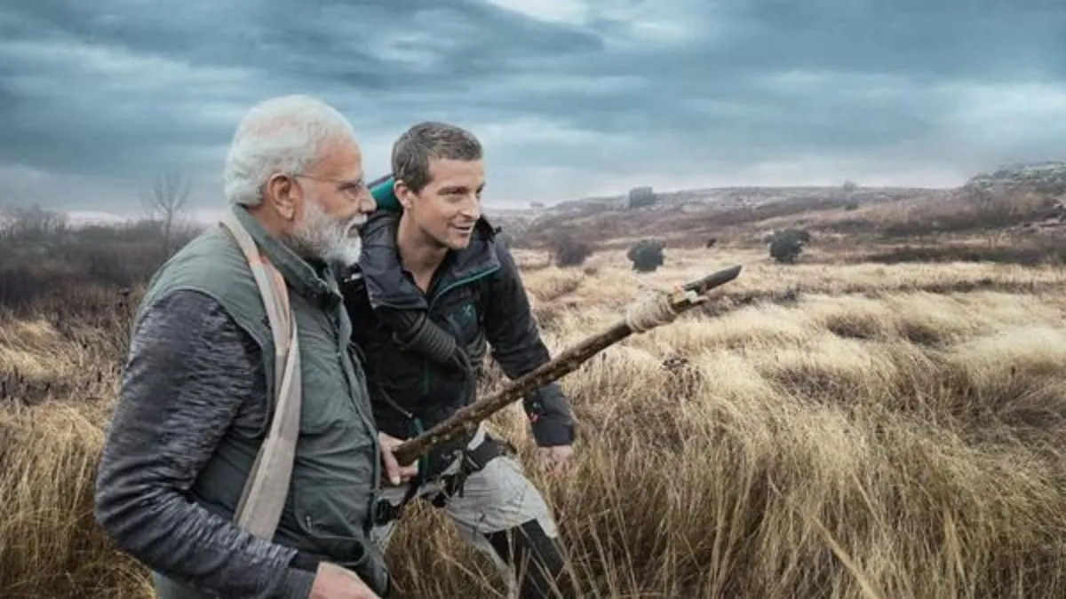 Man vs Wild HIGHLIGHTS: जब मशहूर होस्ट बेयर ग्रिल्स के साथ हाथों में हथियार लेकर एडवेंचर सफर पर निकले PM मोदी <p>PM Narendra Modi- Bear Grylls</p>- India TV Hindi
