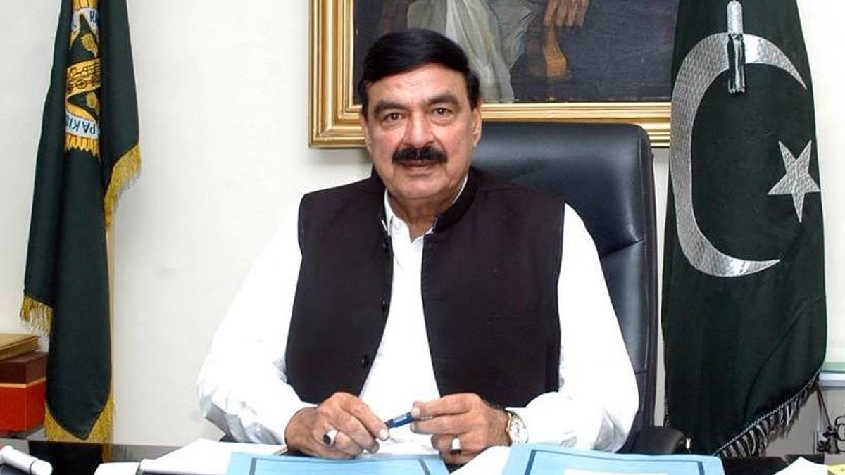 Ab Rasheed Pak Pak minister punched, pelted with eggs: Reports । ब्रिटेन में पाकिस्तान ...