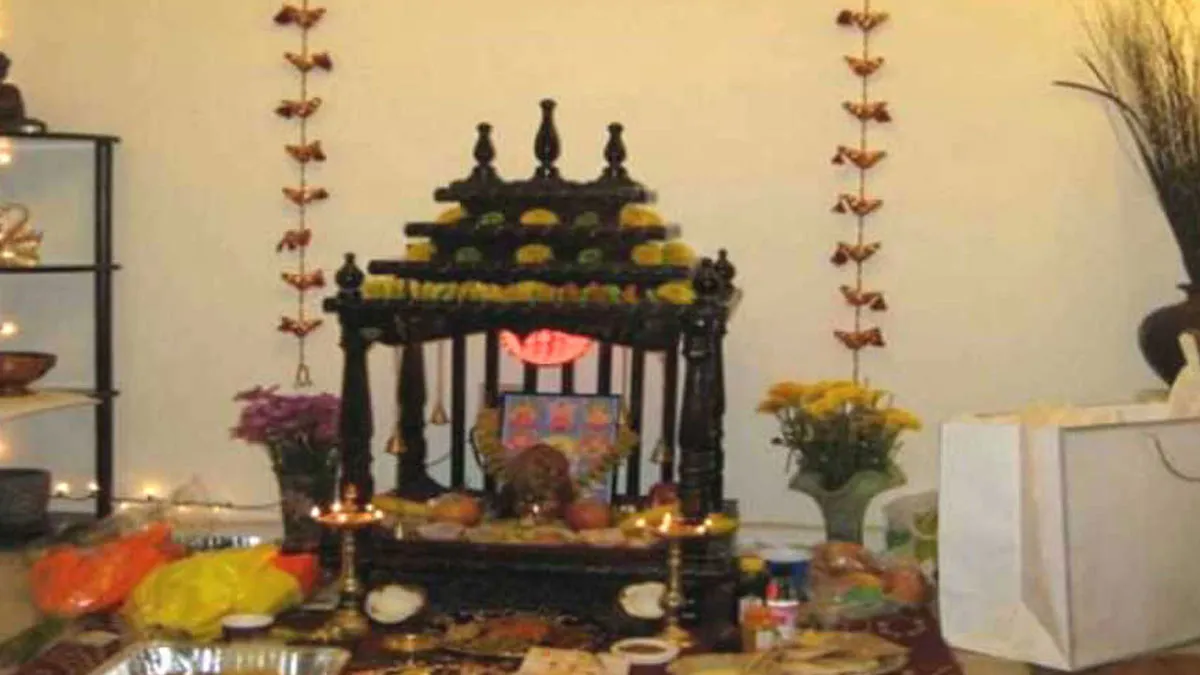 मंदिर में रखी मूर्ति या तस्वीर अचानक टूट जाए तो तुरंत करें ये काम Vastu tips- India TV Hindi