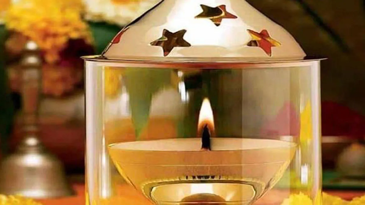 Vastu Tips: दक्षिण-पूर्व में अखंड ज्योति की करें स्थापना, घर में सुख-समृद्धि का होगा वास Akhand jyoti vastu tips- India TV Hindi