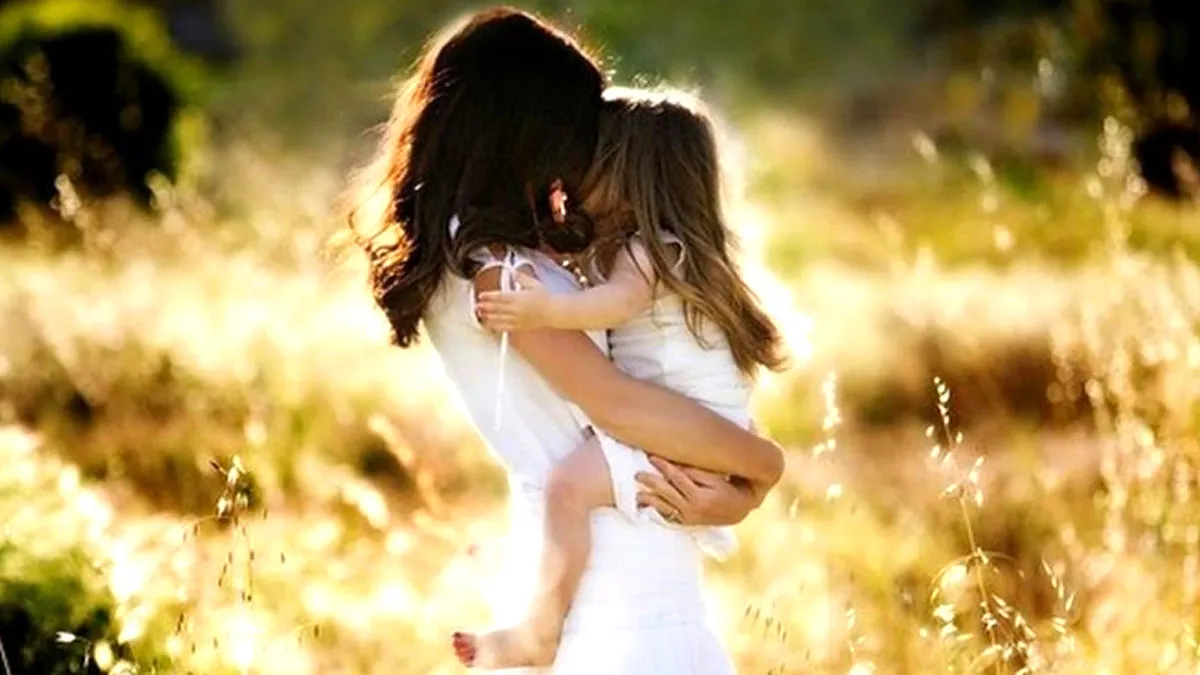 Daughter's Day 2019: इन स्पेशल मैसेज को भेजकर अपनी बेटी को कराएं प्यार का अहसास Daughter's Day 2019- India TV Hindi