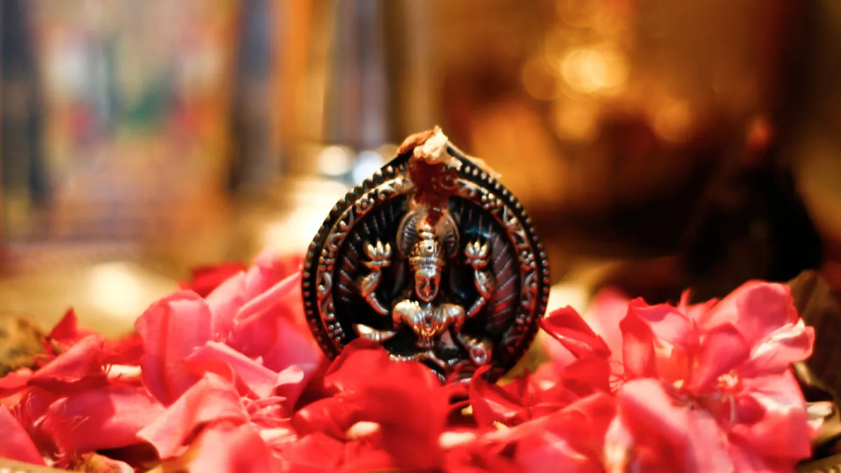 Mahalaxmi vrat 2019: शुक्रवार के साथ महालक्ष्मी व्रत का संयोग, राशिनुसार ये उपाय करने से होगी हर मुराद पूरी Mahalaxmi vrat 2019- India TV Hindi
