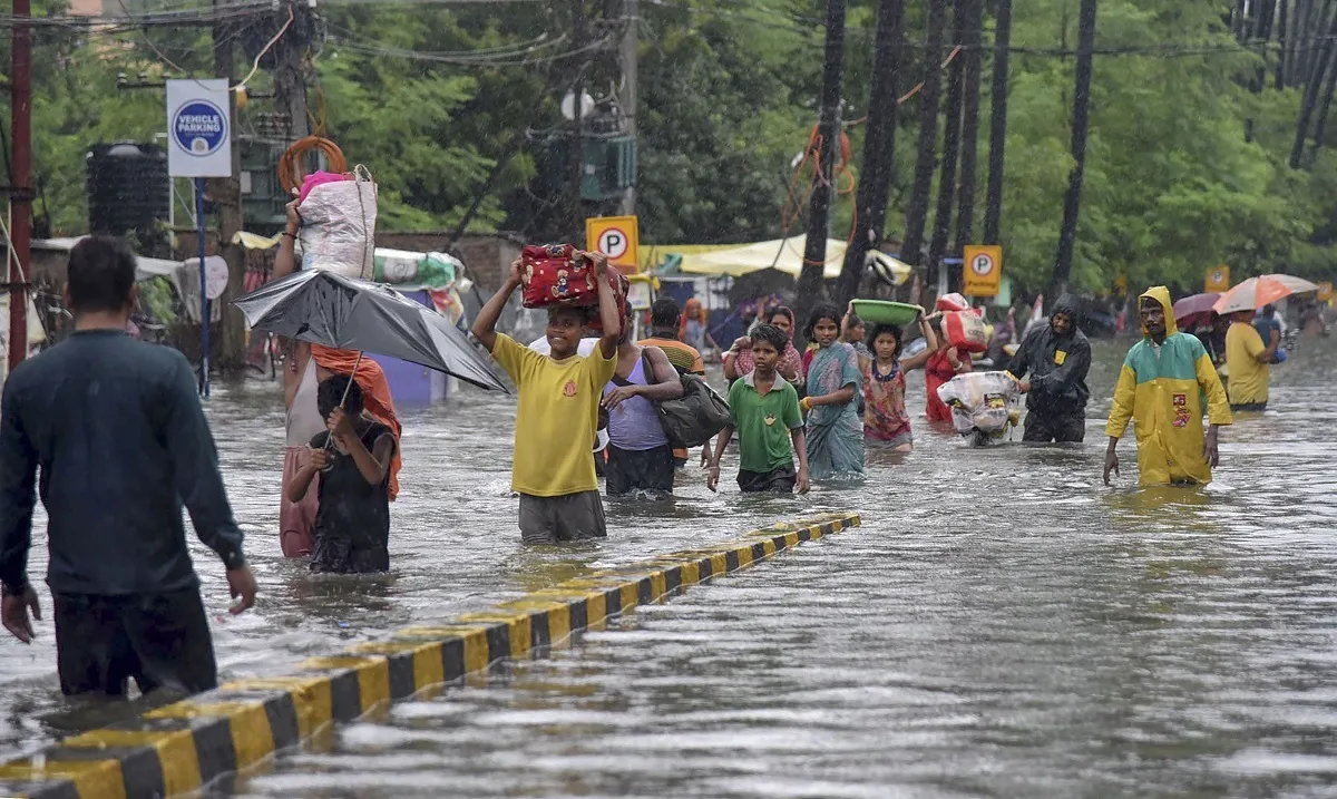 देशभर में भारी बारिश के कारण चार दिनों में करीब 120 लोगों की मौत, पटना में जनजीवन अस्त-व्यस्त Rain- India TV Hindi