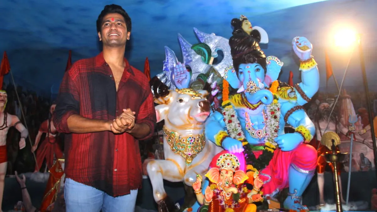 Pics: गणपति बप्पा के दर्शन करने पहुंचे विक्की कौशल, पिता भी साथ में रहे मौजूद <p>Vicky Kaushal</p>- India TV Hindi