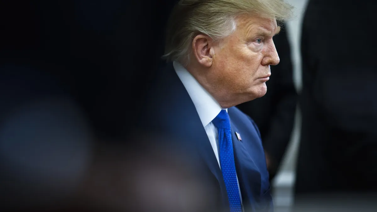 ट्रंप के खिलाफ महाभियोग खतरे को इतिहासकारों ने वाटरगेट से भी बुरा बताया ट्रंप के खिलाफ महाभियोग खतरे को इतिहासकारों ने वाटरगेट से भी बुरा बताया- India TV Hindi