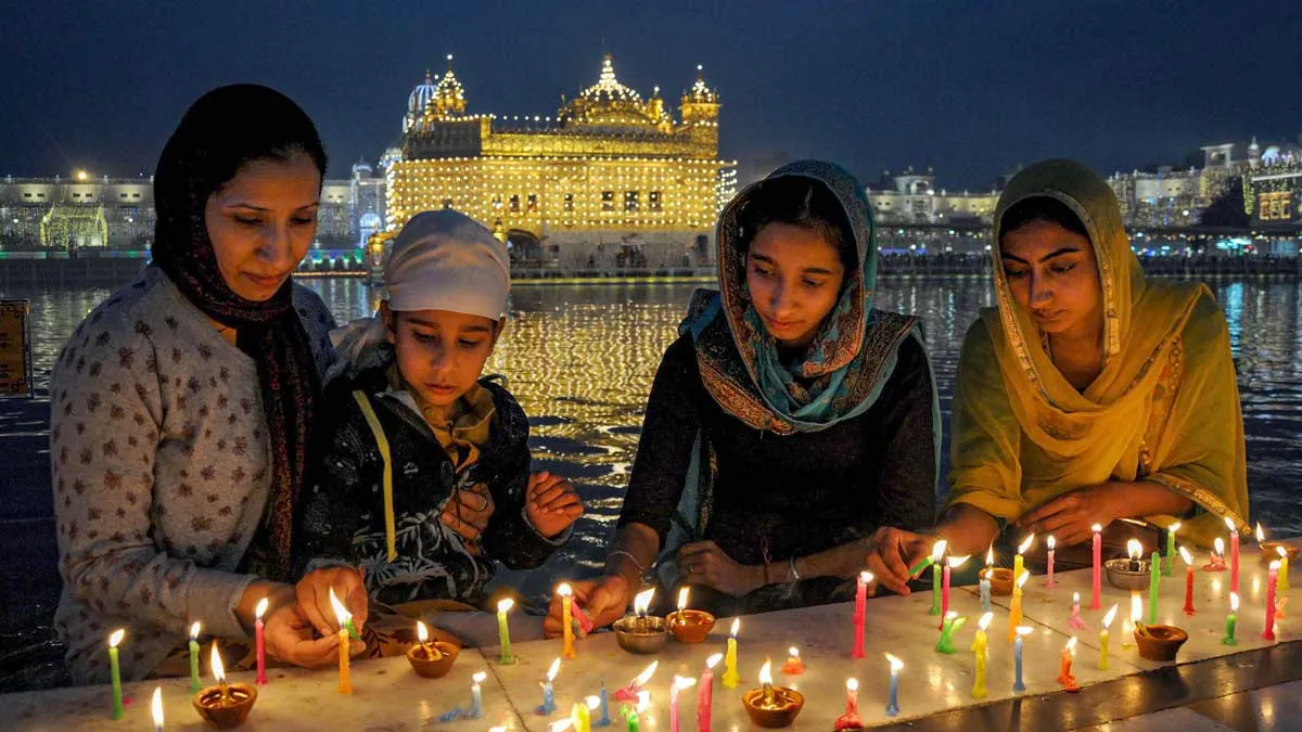 श्रद्धा एवं हर्षोल्लास के साथ देशभर में मनाया गया गुरु पर्व, देखें तस्वीरें <p>Amritsar</p>- India TV Hindi