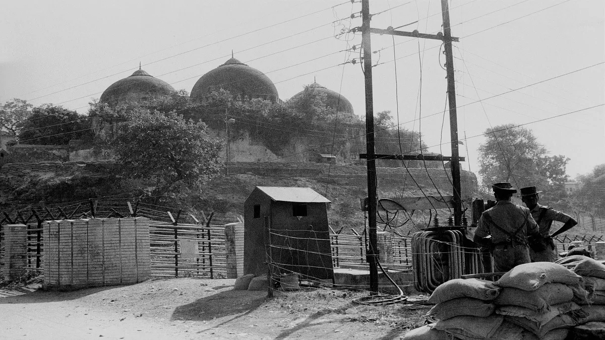Ayodhya Ram Mandir Verdict: जानिए हिंदू पक्षकार ने क्या दलीलें की थी पेश ayodhya ram mandir verdict faisla ( Nov. 1990 file photo, a view of Babri Masjid)- India TV Hindi