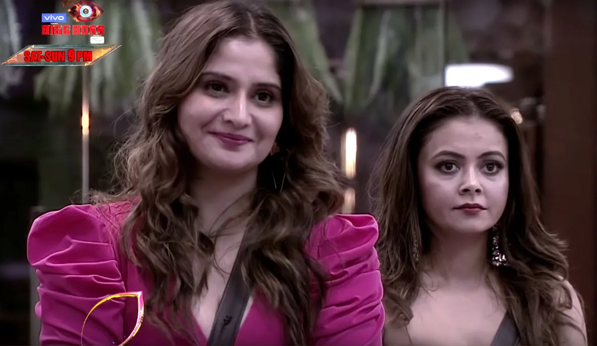 Bigg Boss 13 Weekend Ka Vaar: घरवालों के करीबियों में हुई बहस, देवोलीना भट्टाचार्जी और आरती सिंह हुईं सेफ Bigg Boss 13 Weekend Ka Vaar With Salman Khan- India TV Hindi