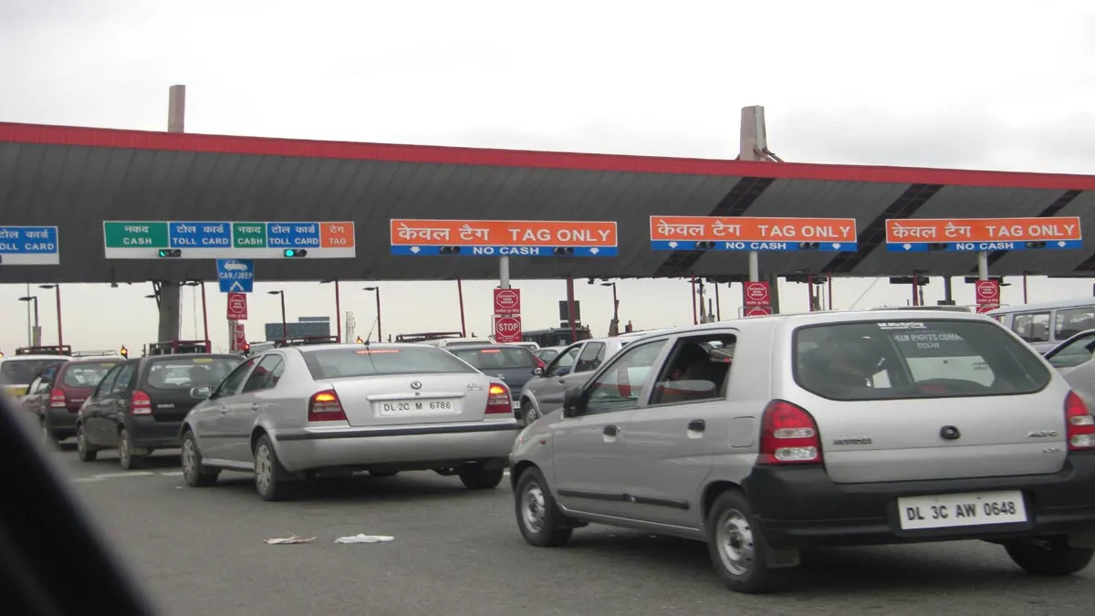 सरकार का फरमान, 1 दिसंबर से बिना FASTag टोल प्लाजा पार करने पर देना होगा दोगुना टैक्स Double toll from Dec 1 for passing via FASTag lanes sans tags at toll plazas on NHs- India TV Paisa