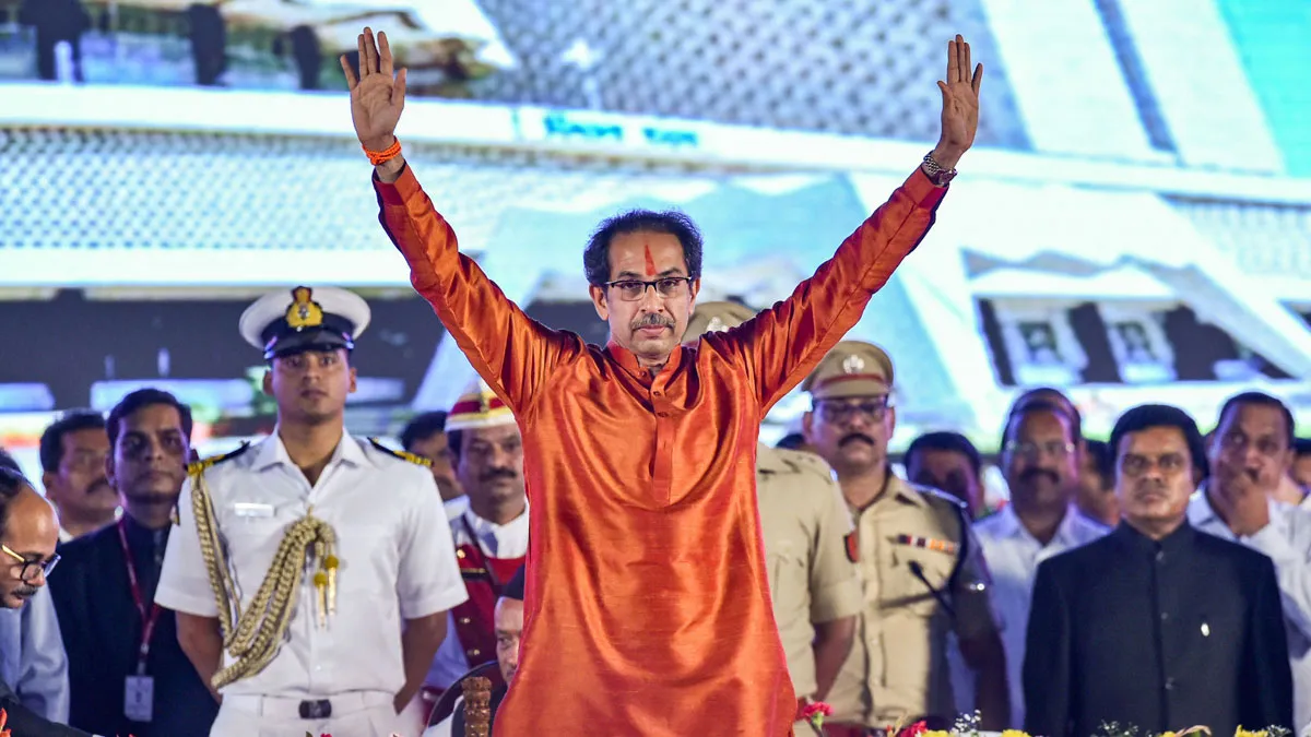 महाराष्ट्र में ठाकरे राज: उद्धव ने मुख्यमंत्री और 6 नेताओं ने ली मंत्री पद की शपथ <p>Uddhav Thackeray</p>- India TV Hindi