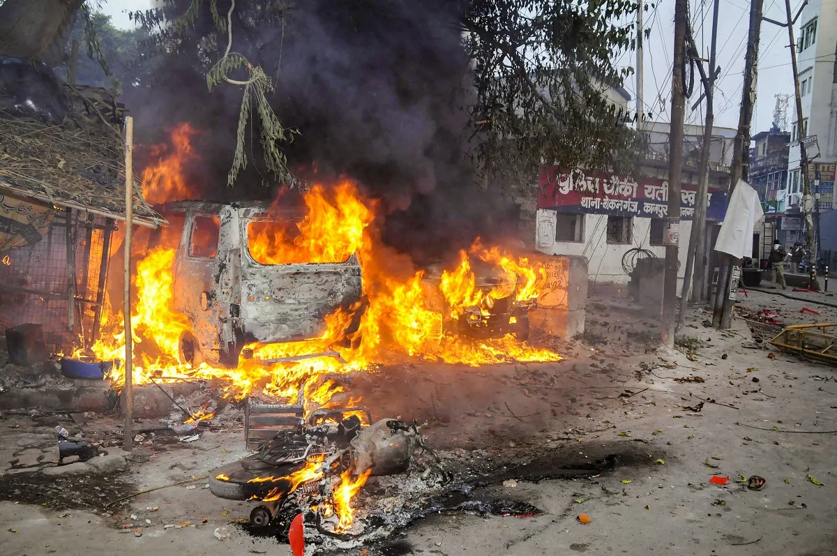 #CAA: यूपी-बिहार में हुई हिंसा, असम-बंगाल में शांति, मेघालय में इंटरनेट सेवा बहाल CAA Protest- India TV Hindi