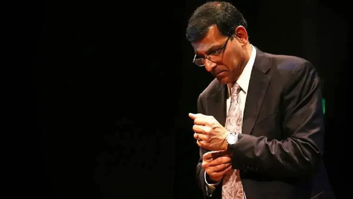 'सभी शक्तियां PMO के अधीन होना अर्थव्यवस्था के लिए ठीक नहीं', रघुराम राजन ने साधा सरकार पर निशाना Former Reserve Bank of India (RBI) governor Raghuram Rajan । File Photo- India TV Hindi