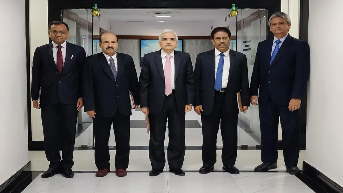 RBI ने रेपो रेट में नहीं की कटौती, GDP वृद्धि अनुमान को घटाकर किया 5 प्रतिशत RBI keeps repo rate unchanged at 5.15 per cent हालांकि रिजर्व बैंक ने चालू वित्त वर्ष के लिए जीडीपी- India TV Paisa