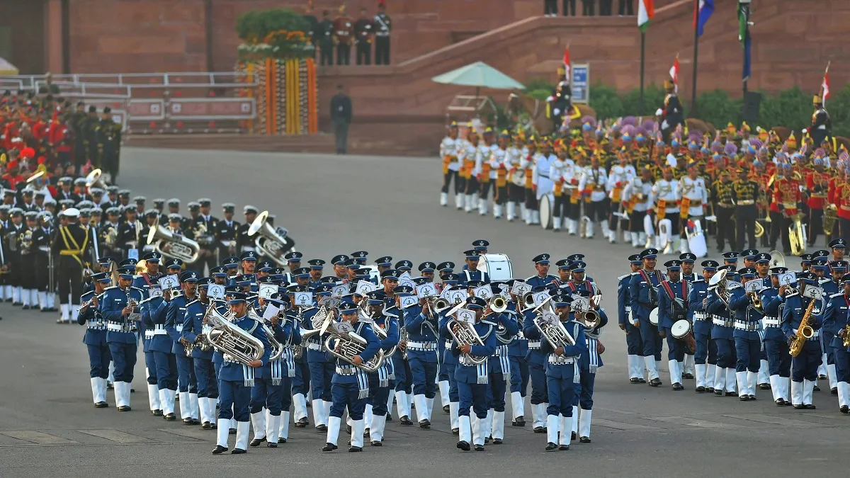 बीटिंग द रिट्रीट के साथ हुआ 71वें गणतंत्र दिवस का समापन, छावनी में लौटी सेना Beating Retreat ceremony at Rajpath- India TV Hindi