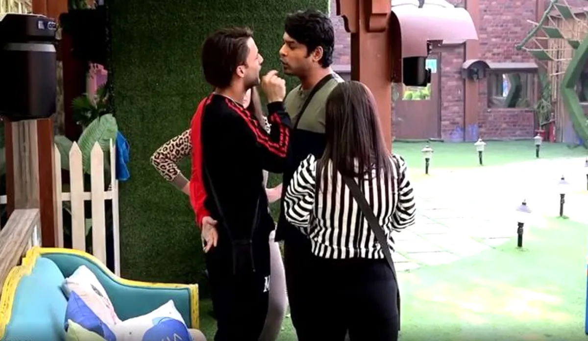 Bigg Boss 13: सिद्धार्थ शुक्ला और असीम रियाज की हुई लड़ाई, इस बार हिना खान किसे चुनेंगी एलीट क्लब का मेंबर! Bigg Boss 13 Live 20 January 2020- India TV Hindi